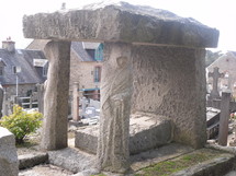 la tombe du peintre Lemarié des Landelles la tombe du peintre Lemarié des Landelles