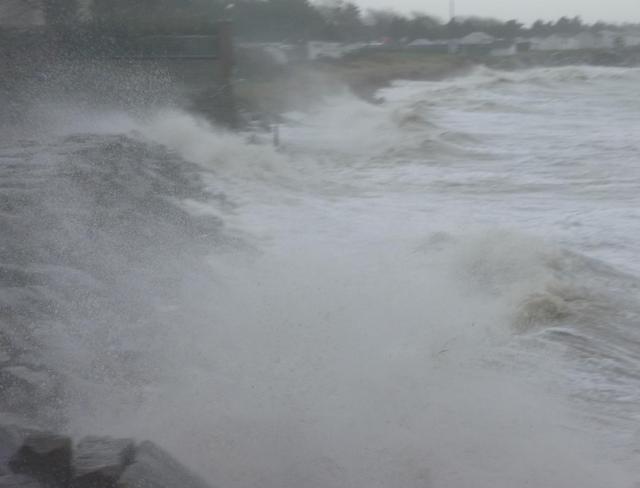 Grande marée et tempête du 30 mars 2010 à Saint Jean le Thomas Grande marée et tempête du 30 mars 2010 à Saint Jean le Thomas