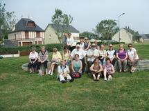 Une sympathique rencontre entre une chorale de Rennes et le village de Saint Jean le Thomas