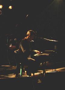 Thomas en concert (crédit photo Mathieu Garreau)