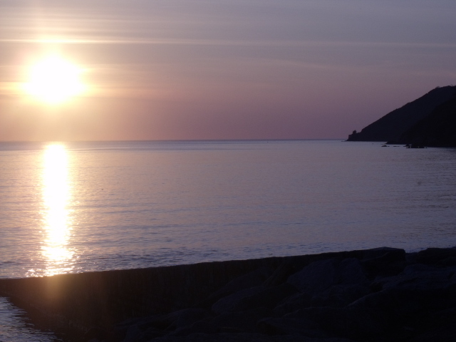Coucher de soleil à la cale un soir de grande marée