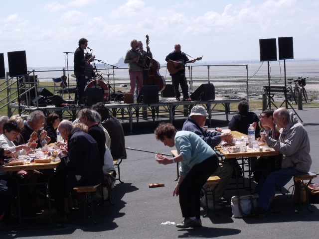 Fête de la Moussette, Dimanche 15 mai, le midi