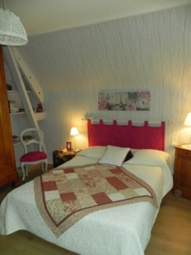 Sabine CARI-BONNOT - une chambre d'hôtes 2 pers. Sabine CARI-BONNOT - une chambre d'hôtes 2 pers.