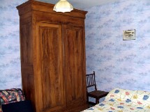 la chambre avec lit de 140 et canapé-lit