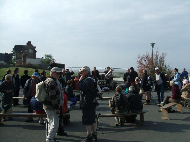 Les randonneurs arrivent eux aussi. Les randonneurs arrivent eux aussi.