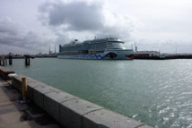 L'Aïda Prima à quai dans le port du Havre
