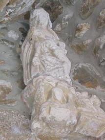 La Pieta au dessus du porche roman La Pieta au dessus du porche roman
