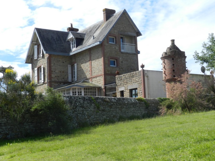 Hébergements à Saint Jean le Thomas et environs immédiats