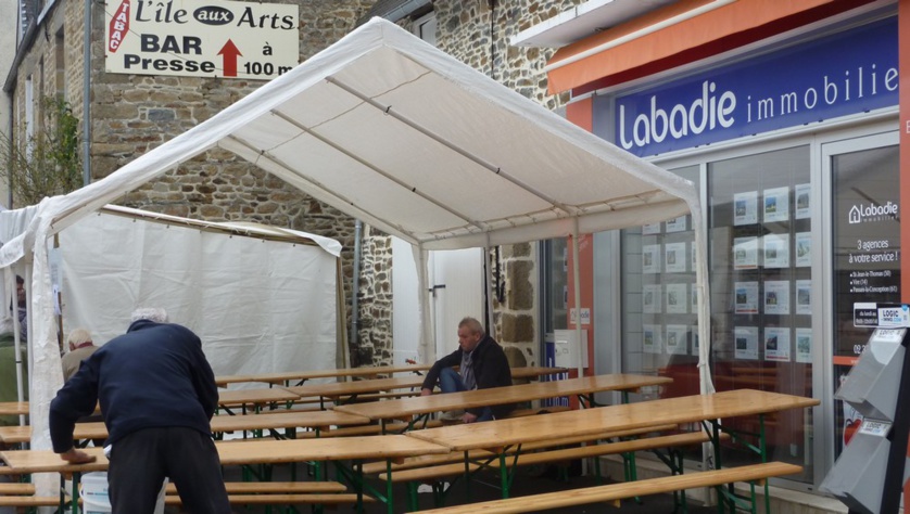 L'installation des tentes L'installation des tentes