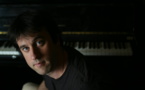 Thomas Melly, auteur, compositeur, interprète Thomas Melly, auteur, compositeur, interprète